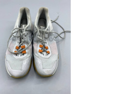 These white tennis shoes are the On THE ROGER Advantage Pro. 