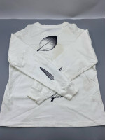 White long-sleeved crew neck shirt