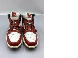 Nike Air Jordan 1 Mid "Sail/Midnight Green-Pure Platinum". 