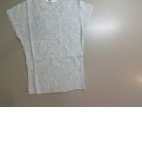 Short white blouse with long sleeves