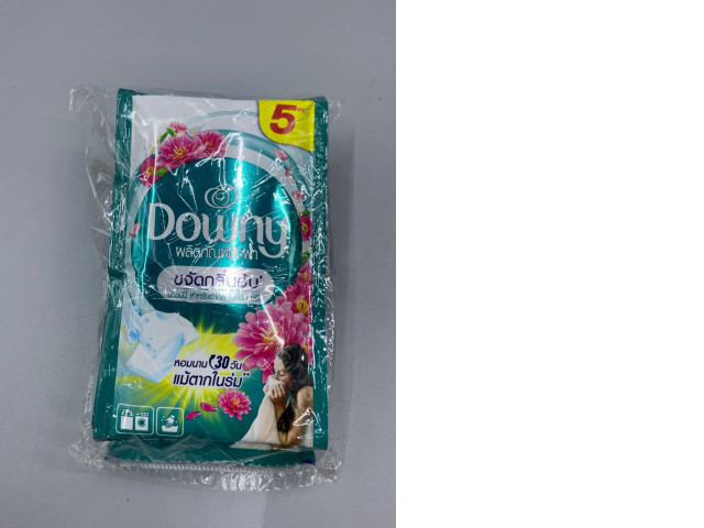 Sachet of Downy Expert Indoor Dry concentrated liquid detergent. Sachet of Downy Expert Indoor Dry concentrated liquid detergent.