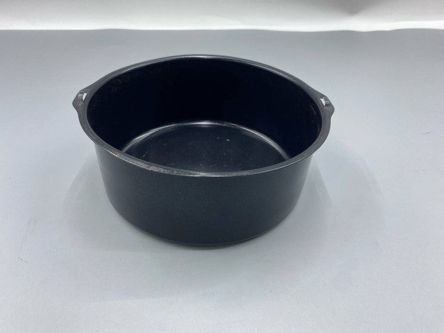 Patisse brand 20 cm round non-stick cake pan for use in air fryers. Patisse brand 20 cm round non-stick cake pan for use in air fryers.