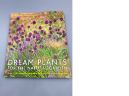 the gardening book Dream Plants for the Natural Garden by renowned garden designers Piet Oudolf and Henk Gerritsen. 