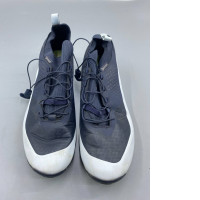  Quechua FH500 ultra-light, waterproof hiking shoes in blue and white. 