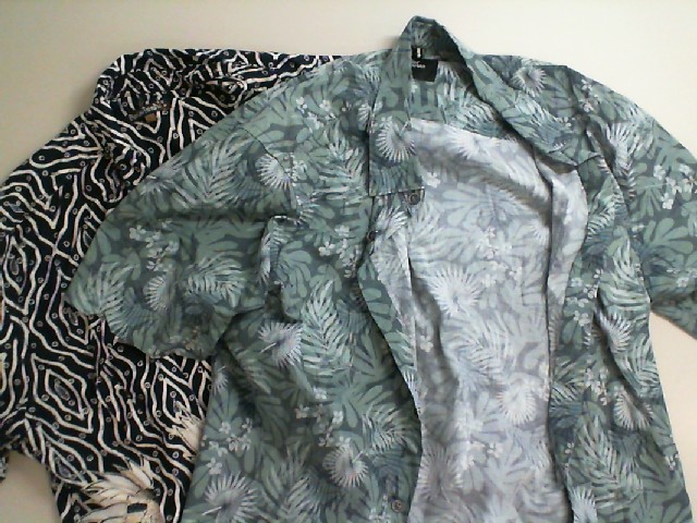 Set of 2 short sleeve shirts Set of 2 short sleeve shirts