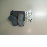 Travel kit, cosmetic bag, 5 pairs of earplugs, 2 sleep masks Travel kit, cosmetic bag, 5 pairs of earplugs, 2 sleep masks