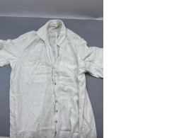 White short-sleeved shirt White short-sleeved shirt