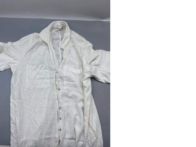 White short-sleeved shirt White short-sleeved shirt