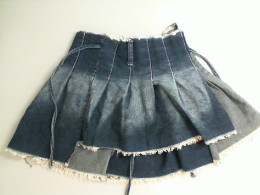 Denim skirt with ties