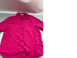 Pink short-sleeved shirt Pink short-sleeved shirt
