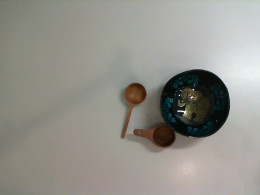 Coconut plate, souvenir + 2 wooden spoons