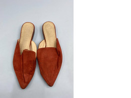 Douuod pointed-toe orange suede flat sandals. Douuod pointed-toe orange suede flat sandals.