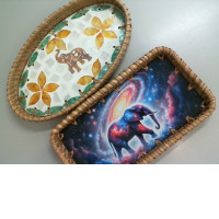 Set of 2 wicker plates with elephant design