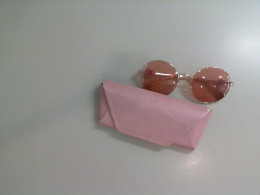 Women's glasses in a pink case