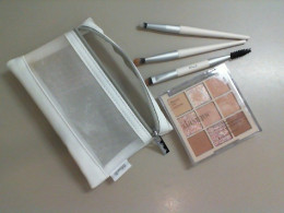 Cosmetic set, cosmetic bag, eyeshadow, 3 makeup brushes