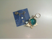Wanderer set of 2 keychain and brooch