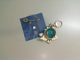 Wanderer set of 2 keychain and brooch