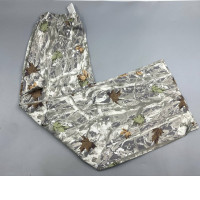 These realistic-looking camouflage pants with branches and leaves can be worn in many different styles.