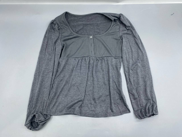 BDG Urban Outfitters Brittney Long Sleeve Babydoll Top in grey. BDG Urban Outfitters Brittney Long Sleeve Babydoll Top in grey.