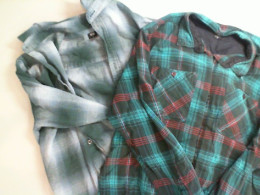 Set of 2 checkered shirts