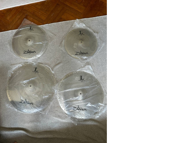 Set of 4 metal cymbals for drum kit Set of 4 metal cymbals for drum kit
