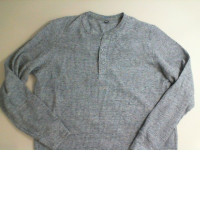 Gray sweater with long sleeves Gray sweater with long sleeves