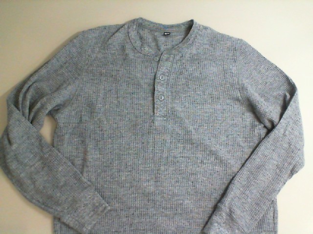 Gray sweater with long sleeves Gray sweater with long sleeves