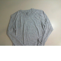 Gray thin sweater with long sleeves