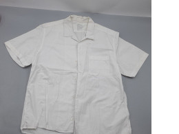 White short-sleeved shirt White short-sleeved shirt
