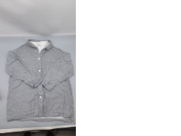 Gray long-sleeved shirt Gray long-sleeved shirt