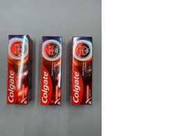 set of 3  Colgate Optic White O2 Aromatic Menthol Toothpaste 85 g.