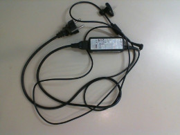 Universal adapter for laptop