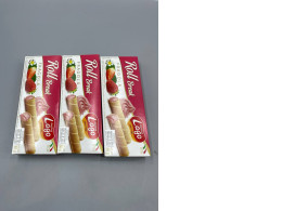 set of 3 Strawberry cream-filled wafer rolls, Gastone Lago brand.
