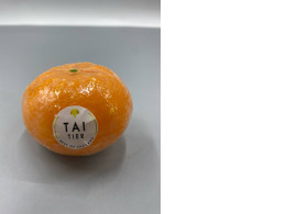 Handmade fruit-shaped soaps by TAI TIER.