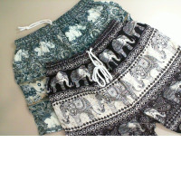 Set of 2 shorts with an elephant design