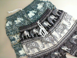 Set of 2 shorts with an elephant design