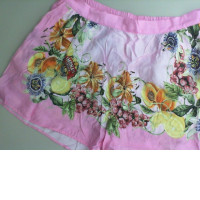 Women's pink shorts with a pattern