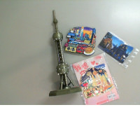 Set of souvenir figurine + 3 magnets