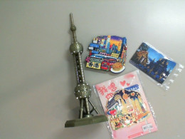 Set of souvenir figurine + 3 magnets