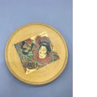 Round wooden plate