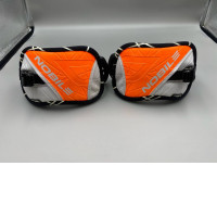 Set of 2 Lightweight windsurfing harness with quick-release system.