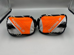 Set of 2 Lightweight windsurfing harness with quick-release system.