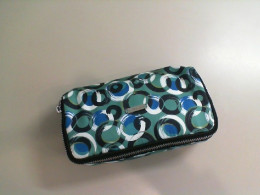 Cosmetic bag