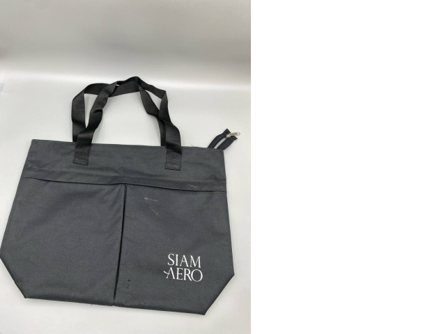 A black fabric bag with the "SIAM AERO" logo. A black fabric bag with the "SIAM AERO" logo.
