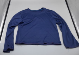 Blue long-sleeved T-shirt Blue long-sleeved T-shirt