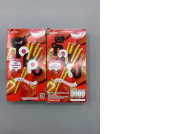 set of 2 Lotte Toppo Pretzels, vanilla flavored, filled with strawberry cream, 40 grams.