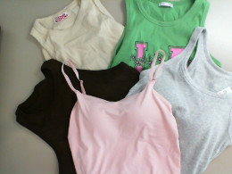 Set of 5 women's tops in different colors Set of 5 women's tops in different colors