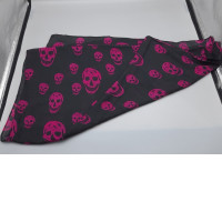  fuchsia pink scarf is a classic design from Alexander McQueen, featuring their signature skull print motif. 