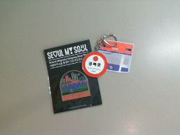Set of 2 Seoul souvenirs: magnet and keychain