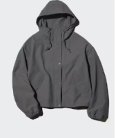 Ultra stretch hoodie made of cotton blend fabric.